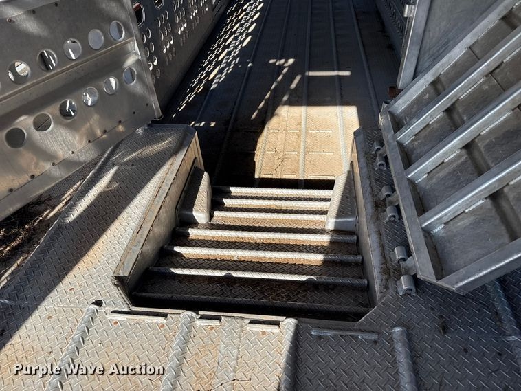 image for item DZ8981 2015 Merritt livestock trailer