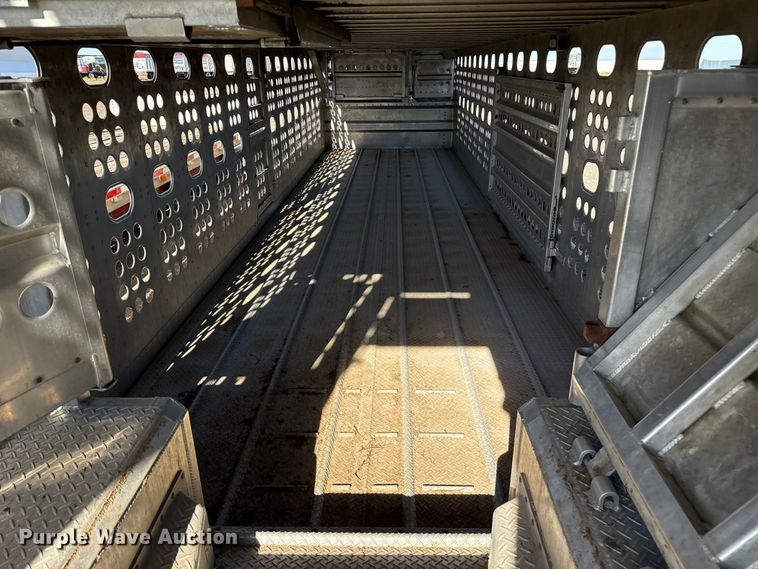 image for item DZ8981 2015 Merritt livestock trailer