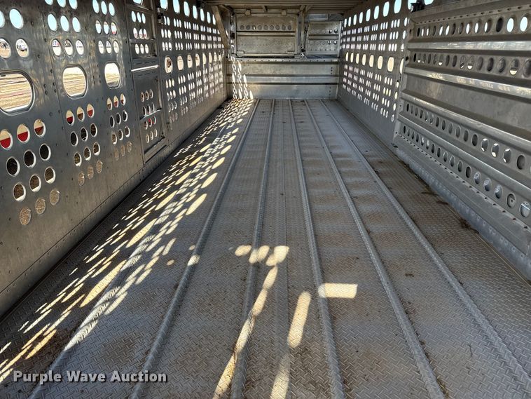 image for item DZ8981 2015 Merritt livestock trailer