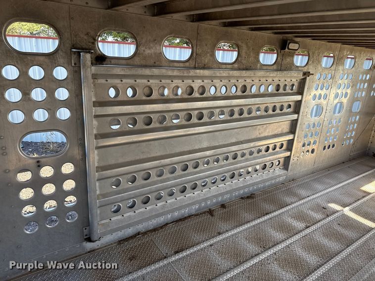 image for item DZ8981 2015 Merritt livestock trailer