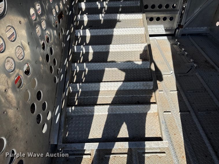 image for item DZ8981 2015 Merritt livestock trailer