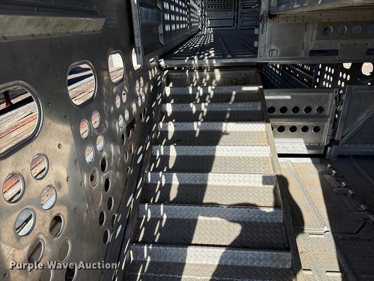 image for item DZ8981 2015 Merritt livestock trailer