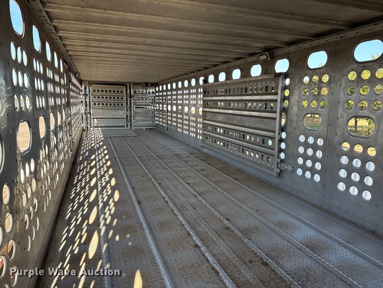 image for item DZ8981 2015 Merritt livestock trailer