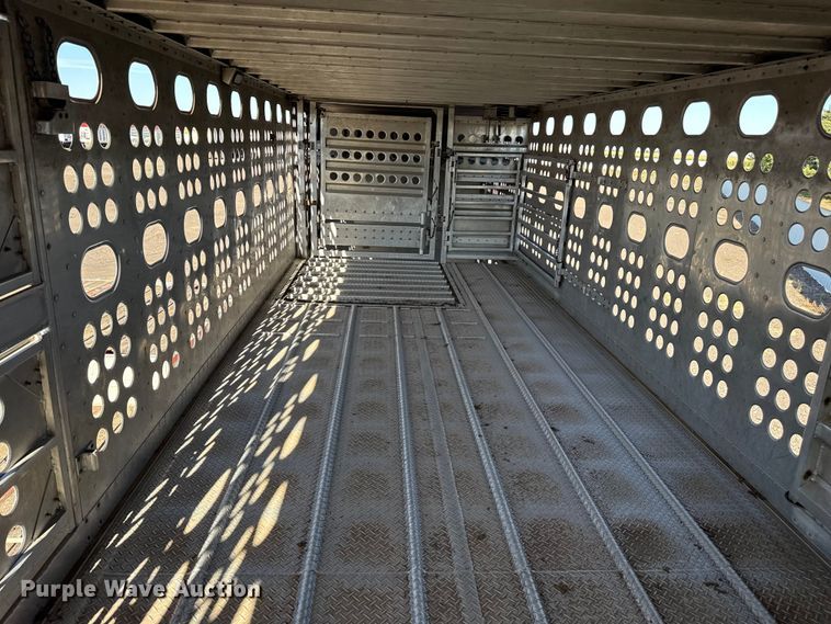 image for item DZ8981 2015 Merritt livestock trailer