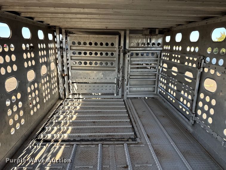 image for item DZ8981 2015 Merritt livestock trailer