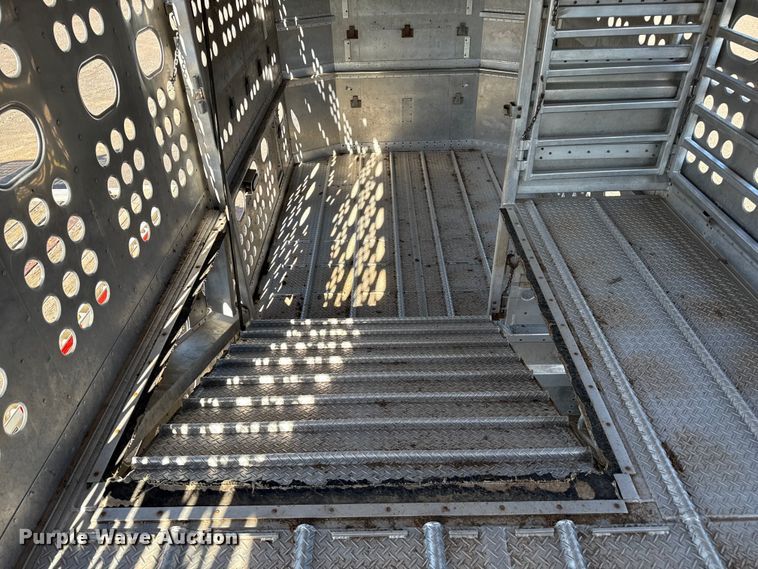 image for item DZ8981 2015 Merritt livestock trailer