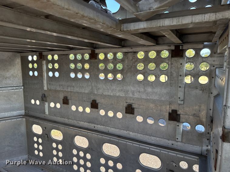 image for item DZ8981 2015 Merritt livestock trailer