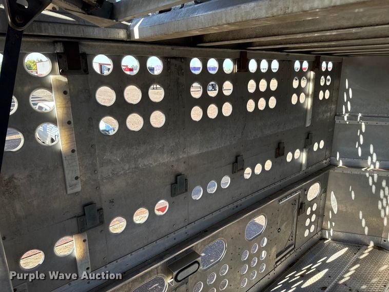 image for item DZ8981 2015 Merritt livestock trailer