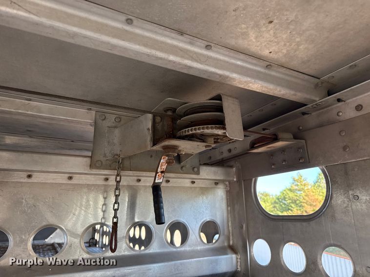 image for item DZ8981 2015 Merritt livestock trailer