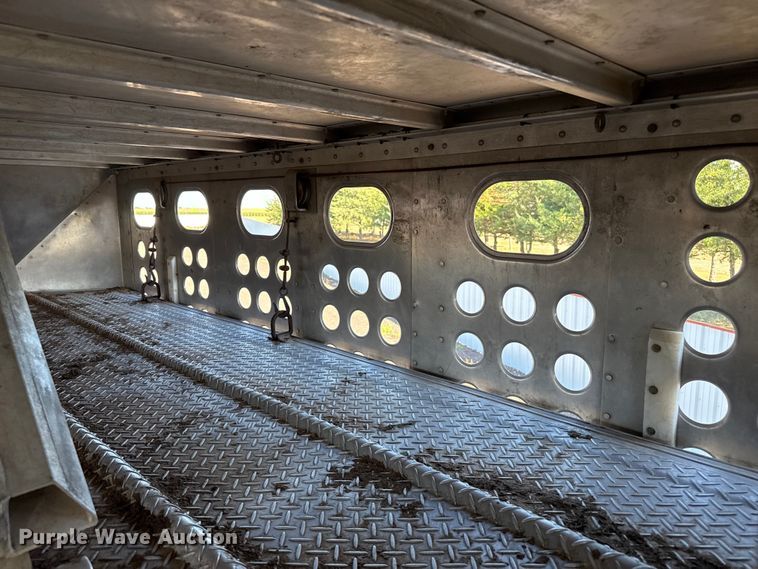 image for item DZ8981 2015 Merritt livestock trailer