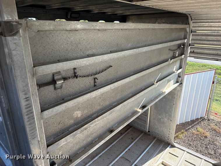 image for item DZ8981 2015 Merritt livestock trailer