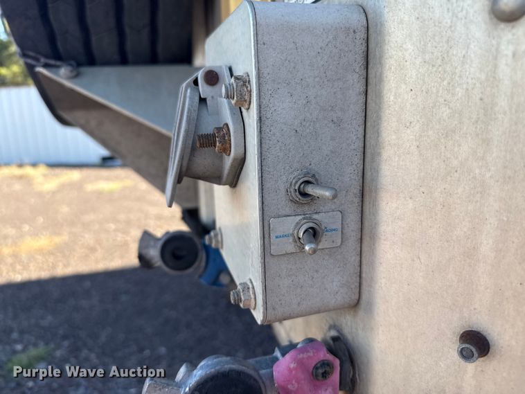 image for item DZ8981 2015 Merritt livestock trailer