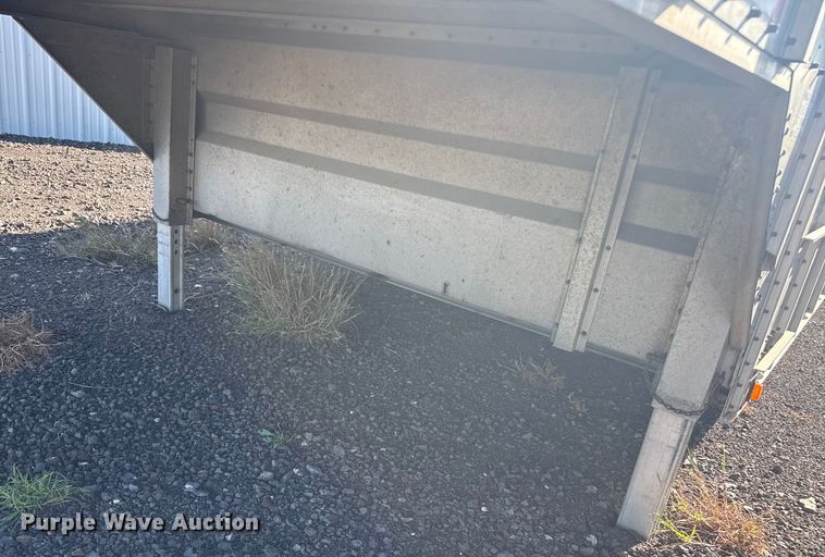 image for item DZ8981 2015 Merritt livestock trailer