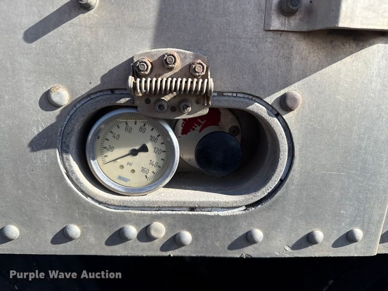 image for item DZ8981 2015 Merritt livestock trailer