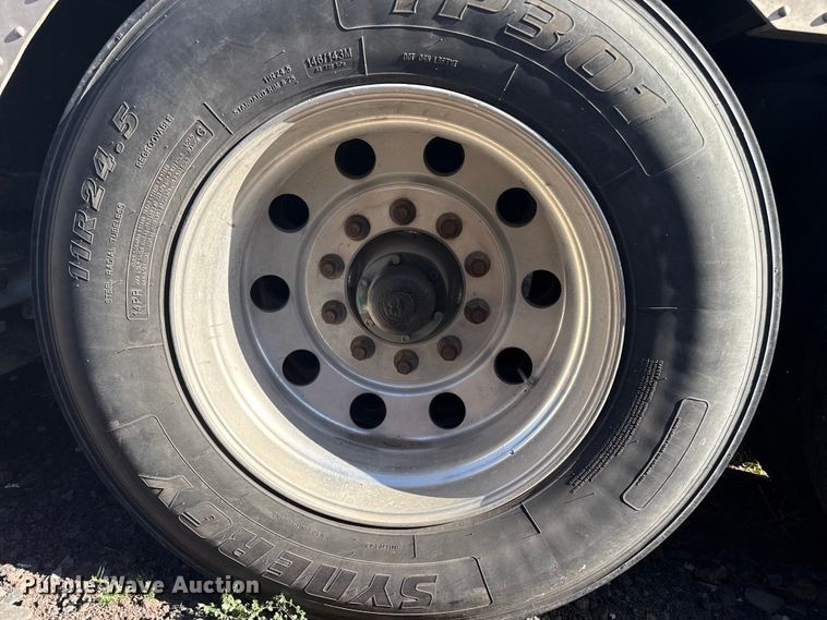 image for item DZ8981 2015 Merritt livestock trailer