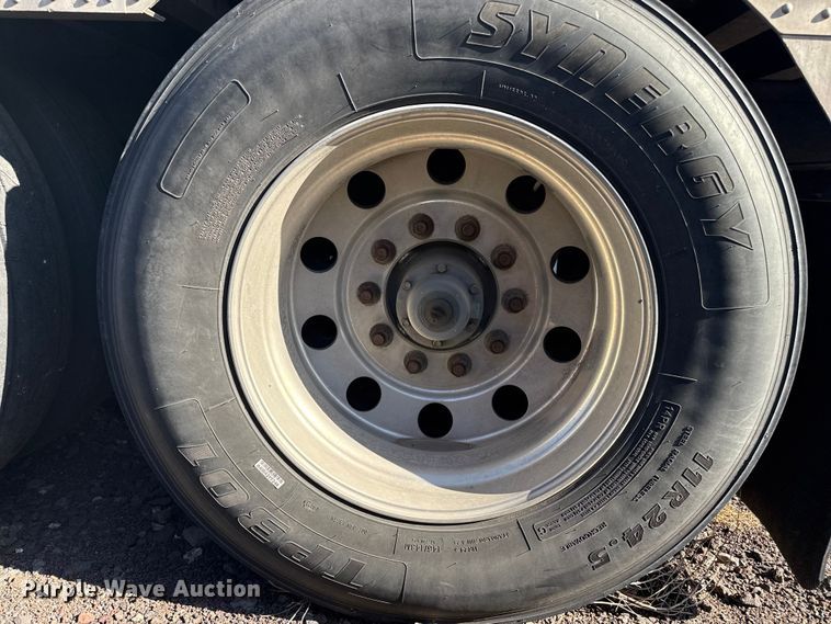 image for item DZ8981 2015 Merritt livestock trailer