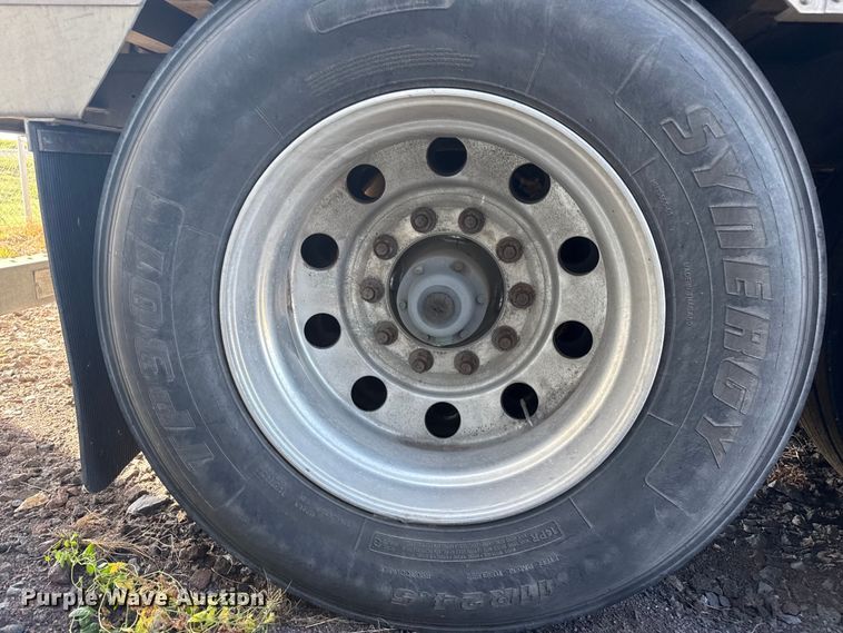 image for item DZ8981 2015 Merritt livestock trailer