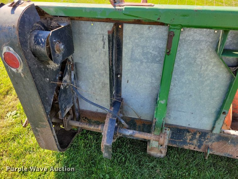 image for item EA2555 John Deere pickup head