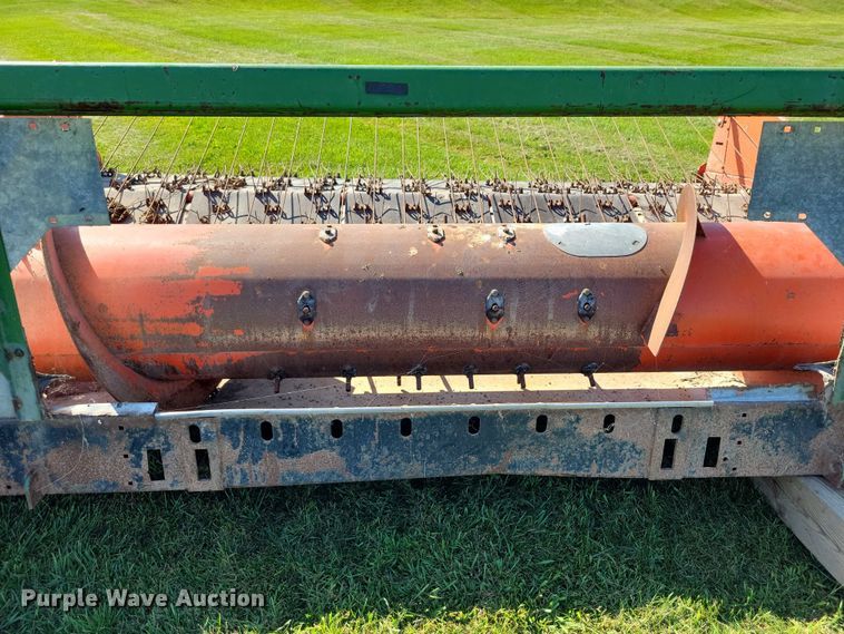 image for item EA2555 John Deere pickup head