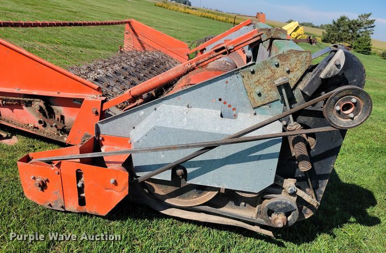 image for item EA2555 John Deere pickup head