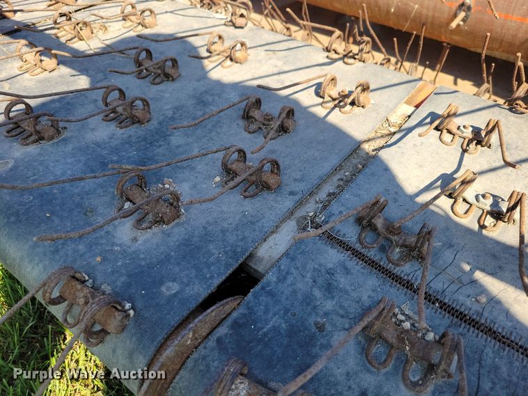 image for item EA2555 John Deere pickup head