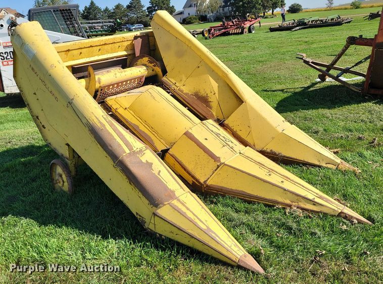 image for item EA2557 New Holland corn head