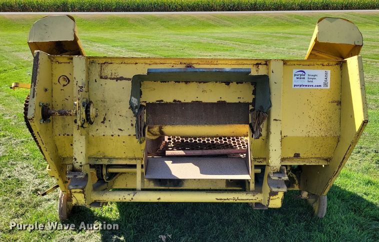image for item EA2557 New Holland corn head
