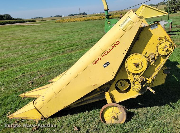 image for item EA2557 New Holland corn head