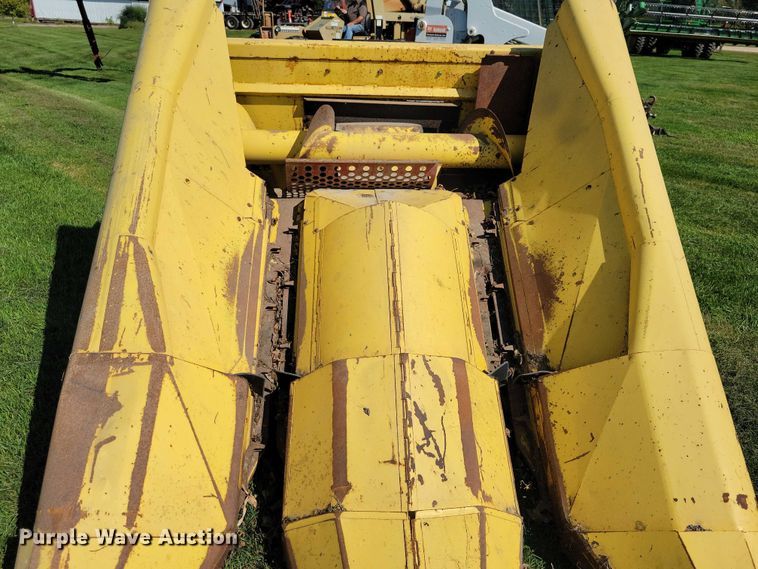 image for item EA2557 New Holland corn head