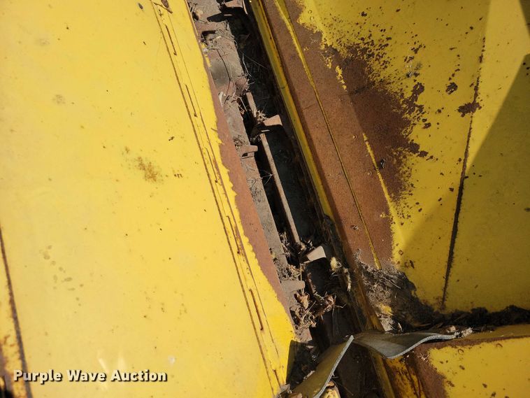 image for item EA2557 New Holland corn head