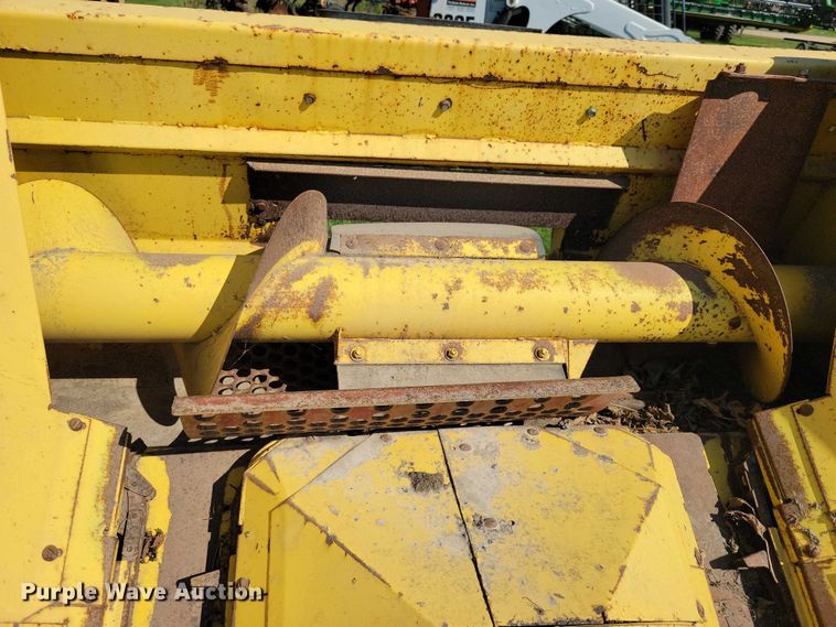 image for item EA2557 New Holland corn head