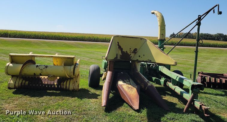 image for item EA2558 John Deere 3800 forage harvester