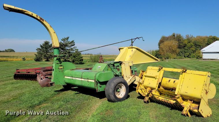 image for item EA2558 John Deere 3800 forage harvester