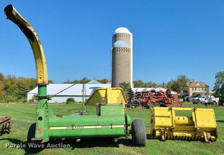 image for item EA2558 John Deere 3800 forage harvester