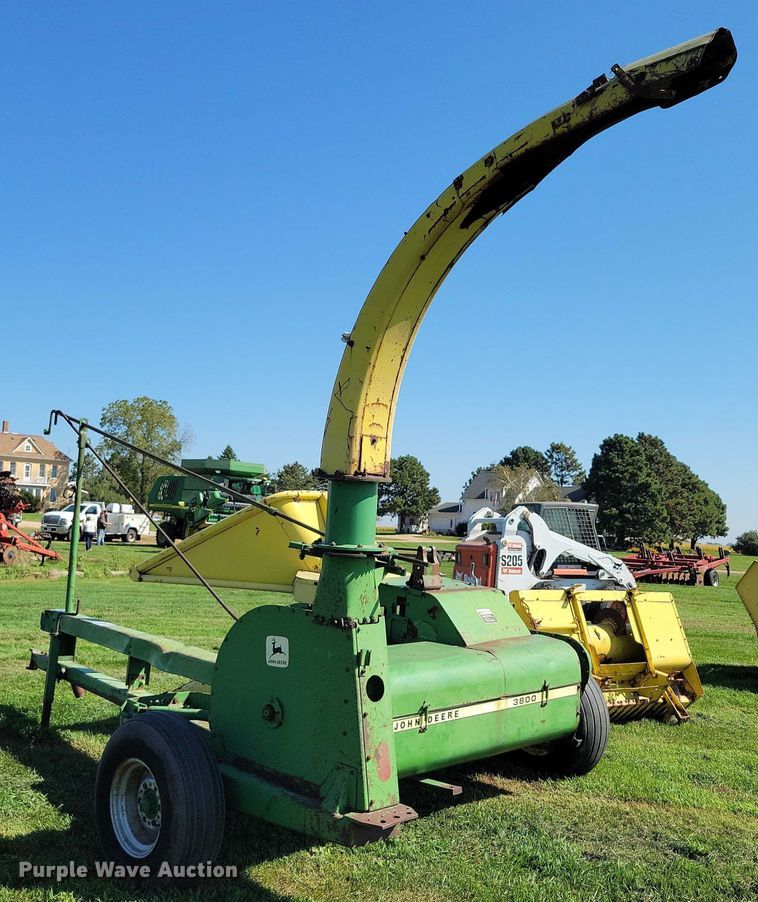 image for item EA2558 John Deere 3800 forage harvester