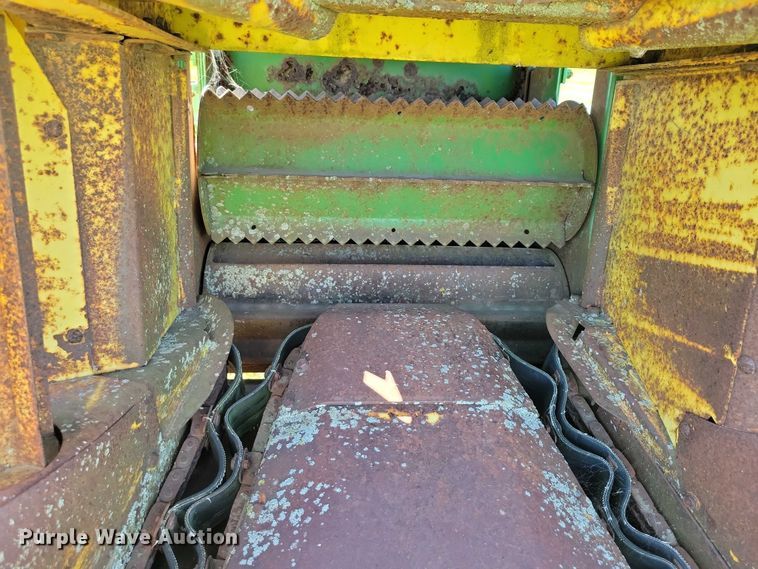 image for item EA2558 John Deere 3800 forage harvester