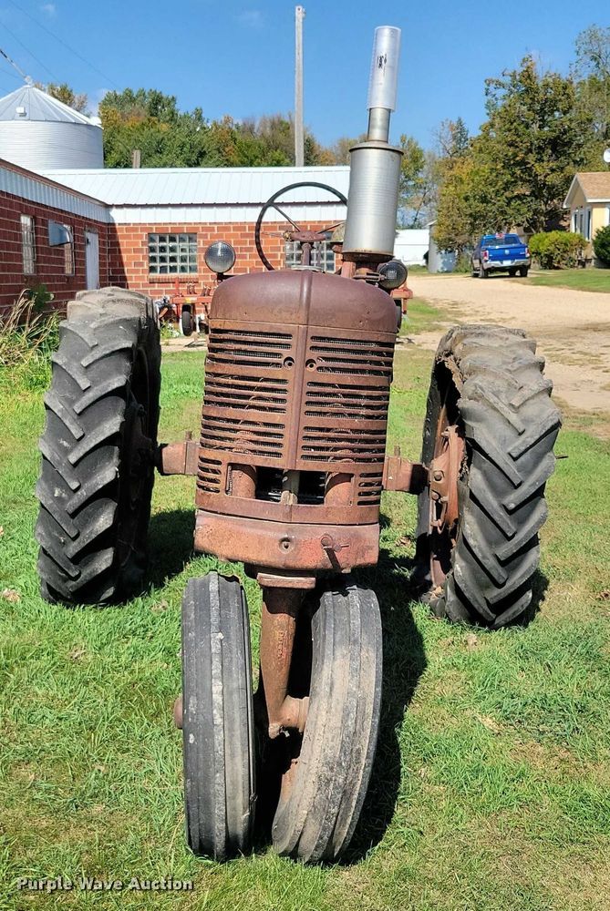 image for item EA2562 Farmall H tractor