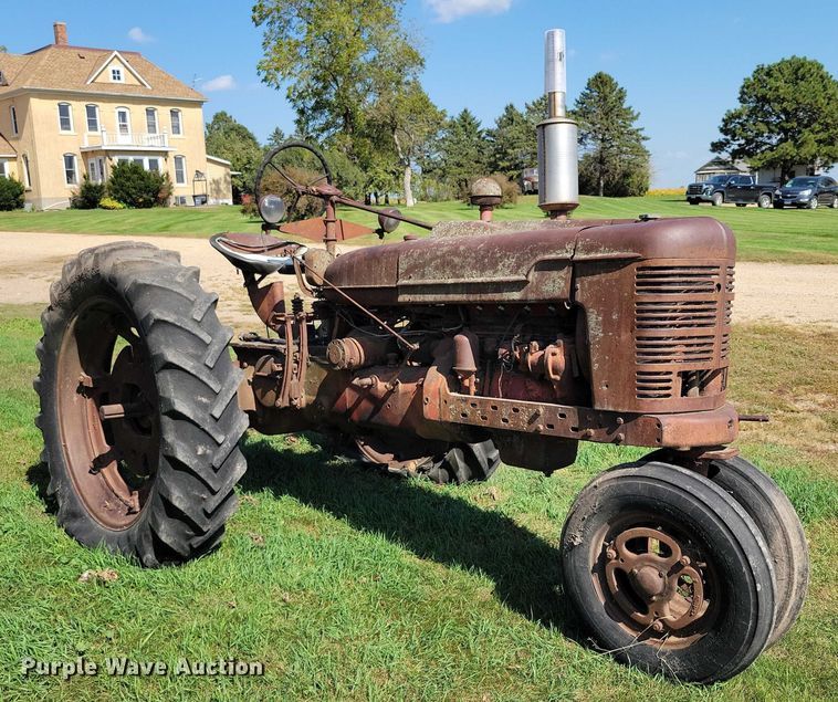 image for item EA2562 Farmall H tractor