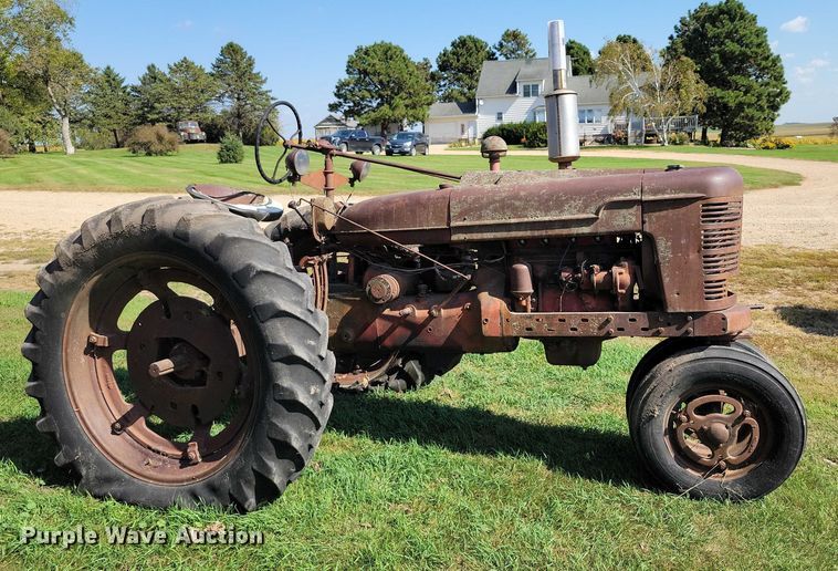 image for item EA2562 Farmall H tractor