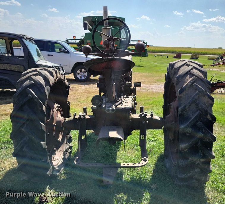 image for item EA2562 Farmall H tractor