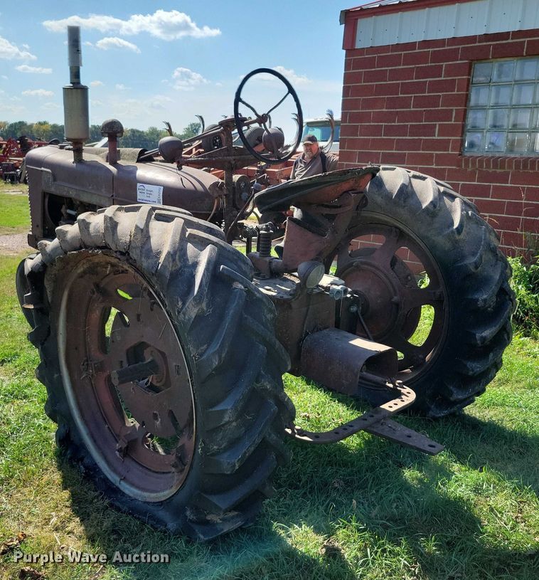 image for item EA2562 Farmall H tractor