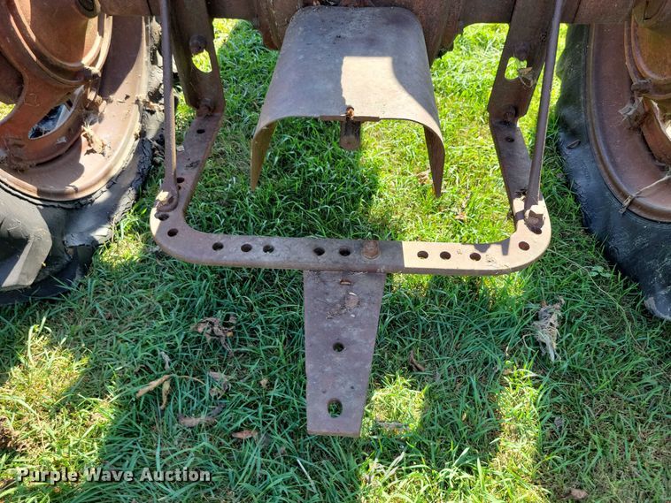 image for item EA2562 Farmall H tractor