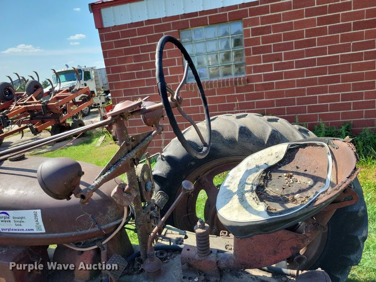 image for item EA2562 Farmall H tractor