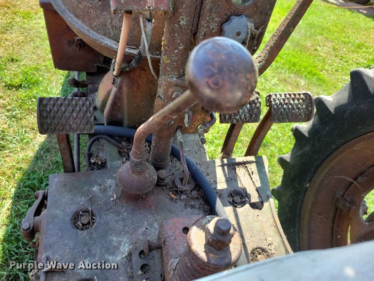 image for item EA2562 Farmall H tractor