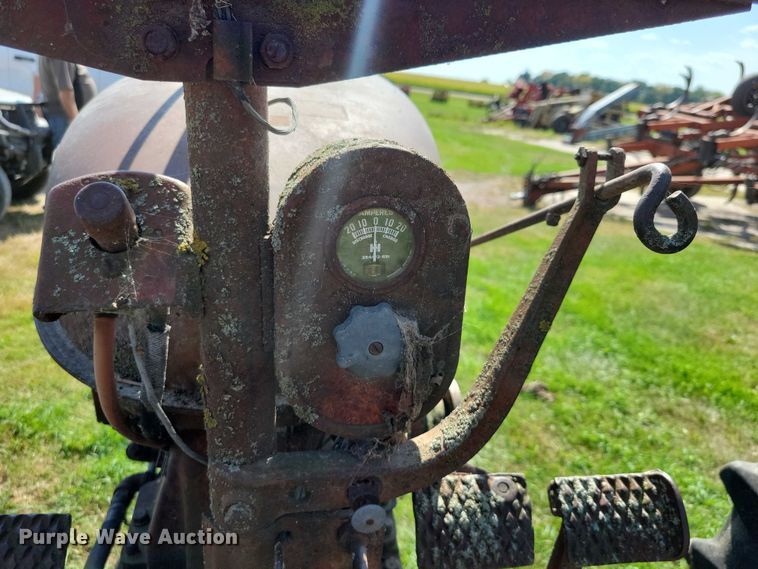 image for item EA2562 Farmall H tractor