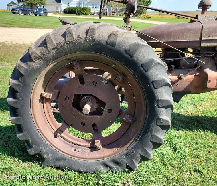 image for item EA2562 Farmall H tractor