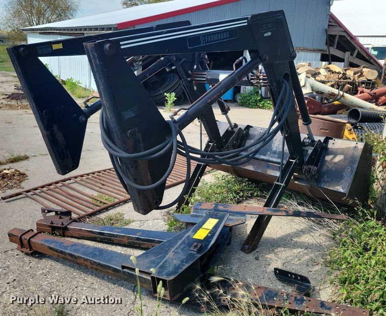 image for item EA2563 Farmhand XL 740 loader