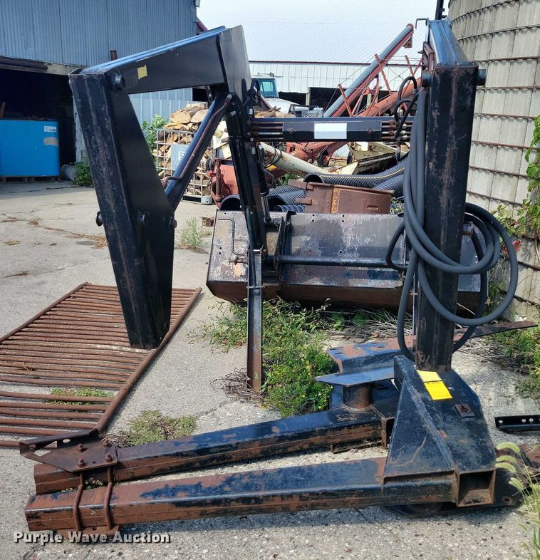 image for item EA2563 Farmhand XL 740 loader