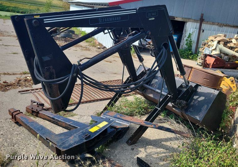 image for item EA2563 Farmhand XL 740 loader
