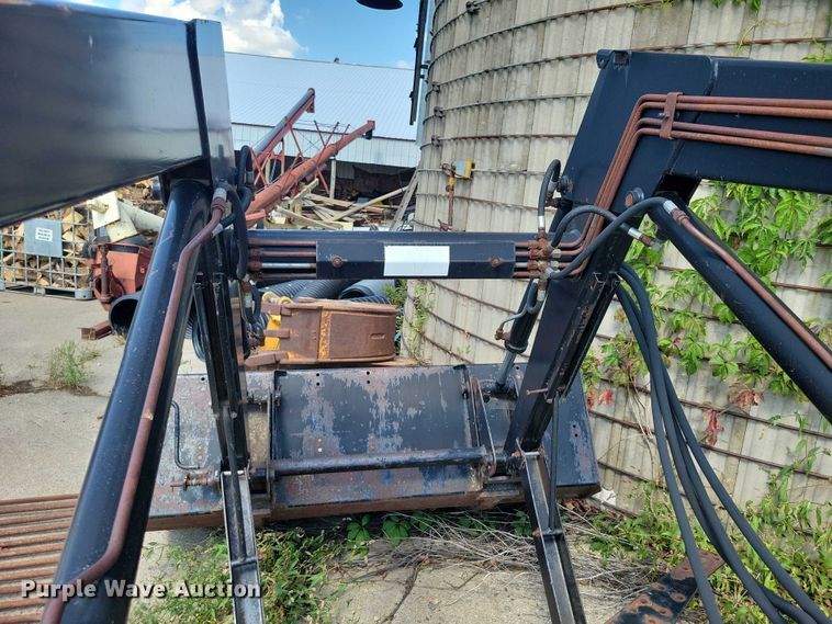 image for item EA2563 Farmhand XL 740 loader